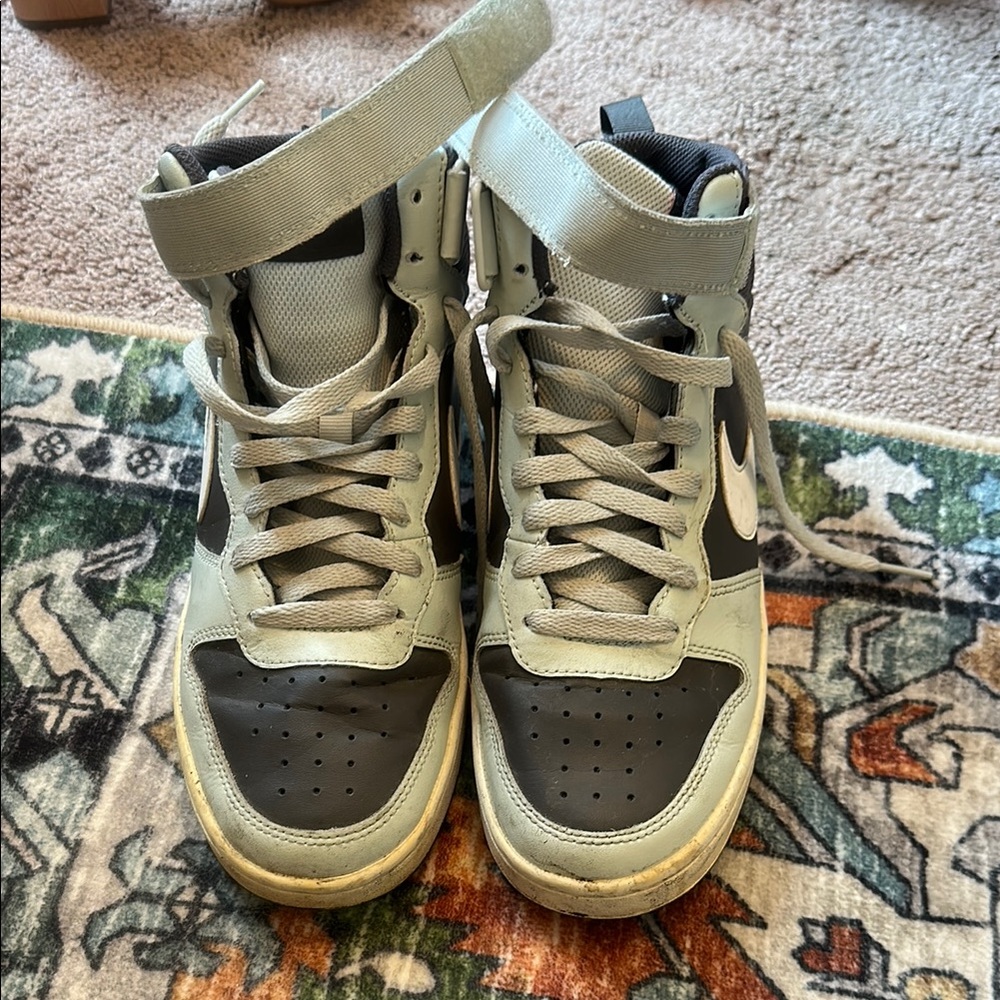 Nike mint green and Gray High-Top Sneakers Retro Design